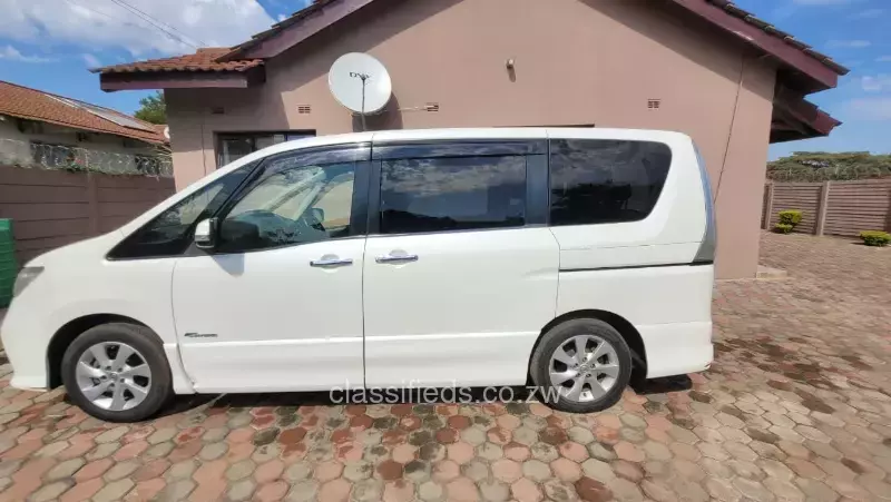 Automatic Nissan serena for hire